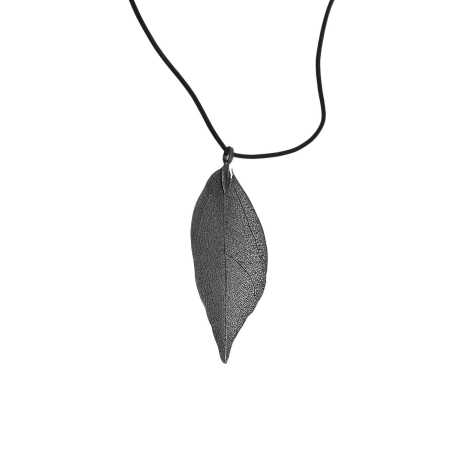 Schwarze Leder Blatt Kette aus einem echten Blatt