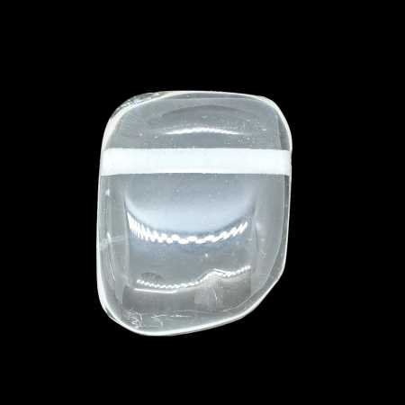 Leicht angegrauter Bergkristall mit Bohrung