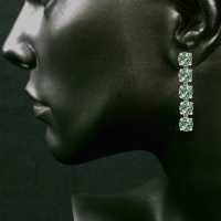 Ohrhänger mit 5 Swarovski Kristallen Farbe: Chrysolith Grün