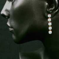 Ohrhänger mit 5 Swarovski Kristallen Farbe: Pazifik Opal Grün